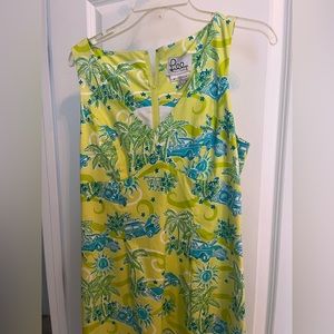 Fun, classic Lilly Dress, great shape, barely warn. Classic sheath fit